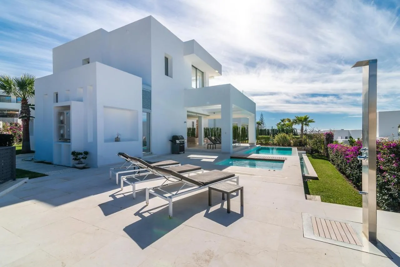 New Luxurious 4-Bdrm Villa Next To Beach/Golf — La Finca Marbella Spain