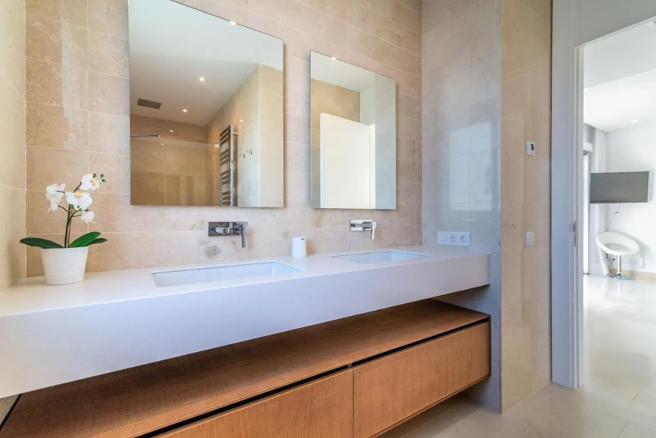 New Luxurious 4-Bdrm Villa Next To Beach/Golf — La Finca Marbella
