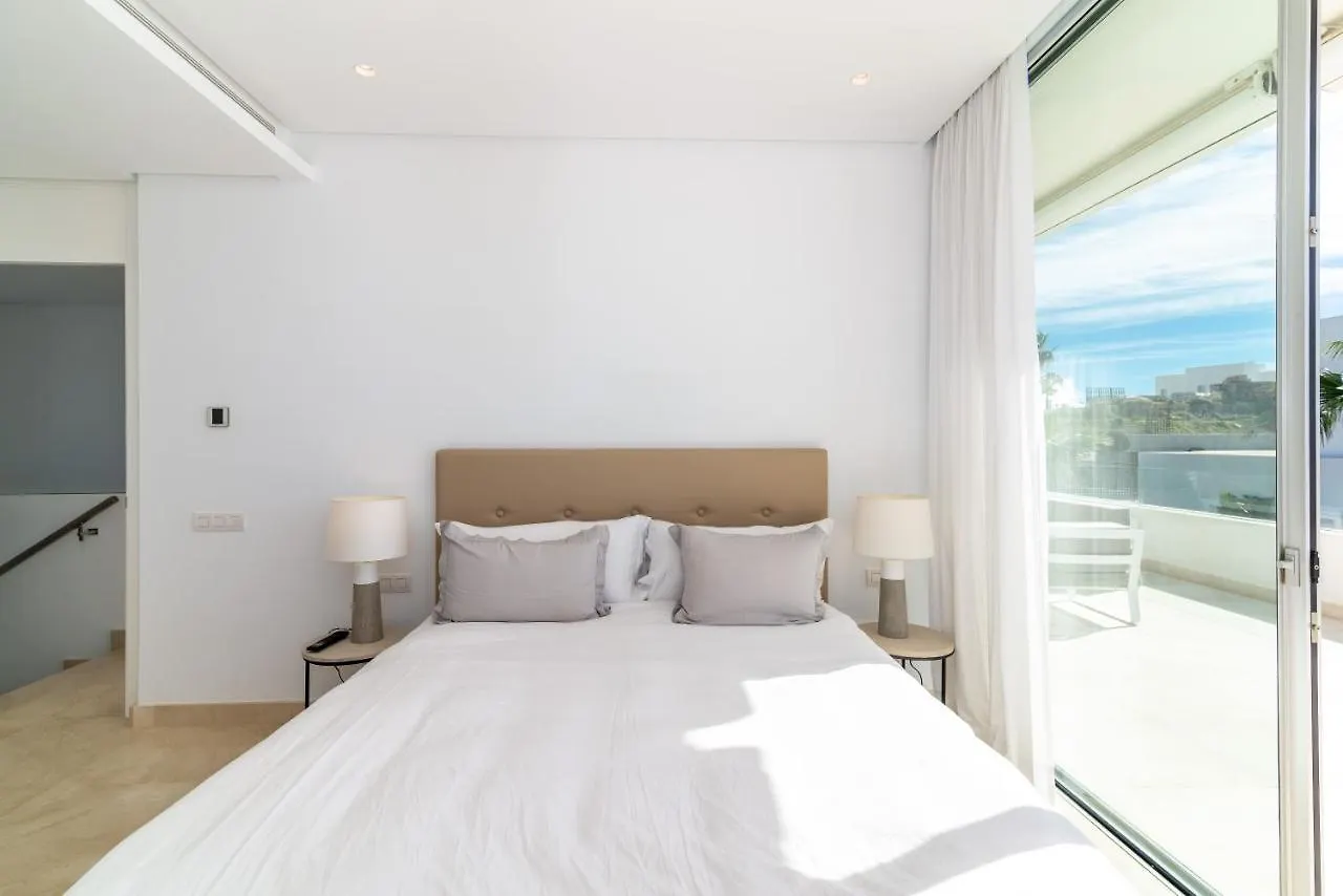 New Luxurious 4-Bdrm Villa Next To Beach/Golf — La Finca Marbella