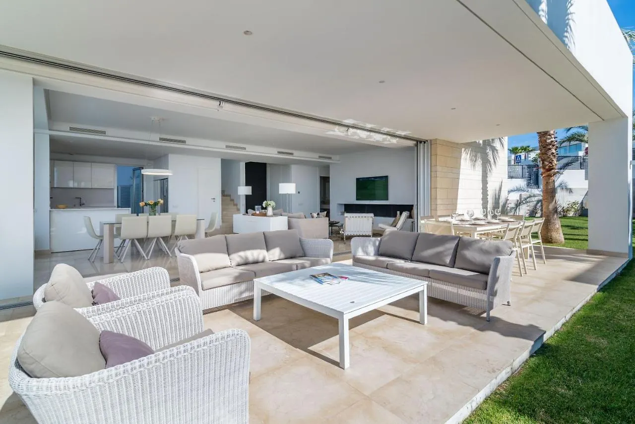 New Luxurious 4-Bdrm Villa Next To Beach/Golf — La Finca Marbella