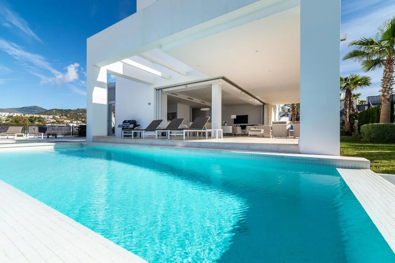 New Luxurious 4-Bdrm Villa Next To Beach/Golf — La Finca Marbella Spain