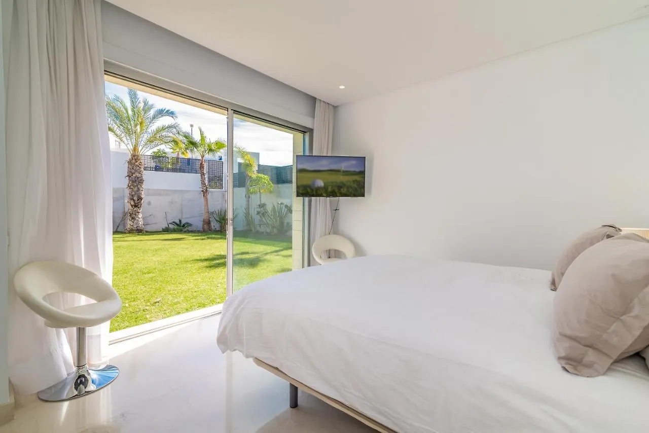 New Luxurious 4-Bdrm Villa Next To Beach/Golf — La Finca Marbella