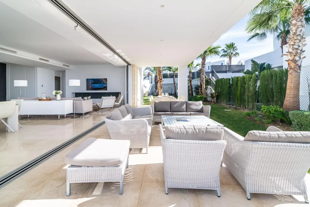 New Luxurious 4-Bdrm Villa Next To Beach/Golf — La Finca Marbella